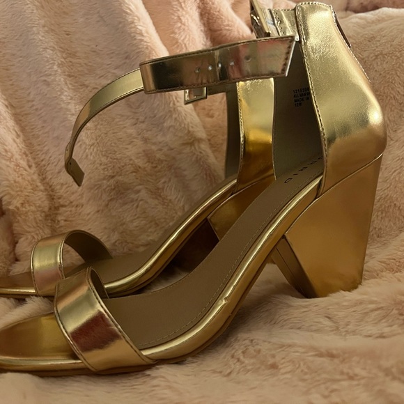 Torrid 12 rose gold Platform Pumps NEW - Picture 1 of 5